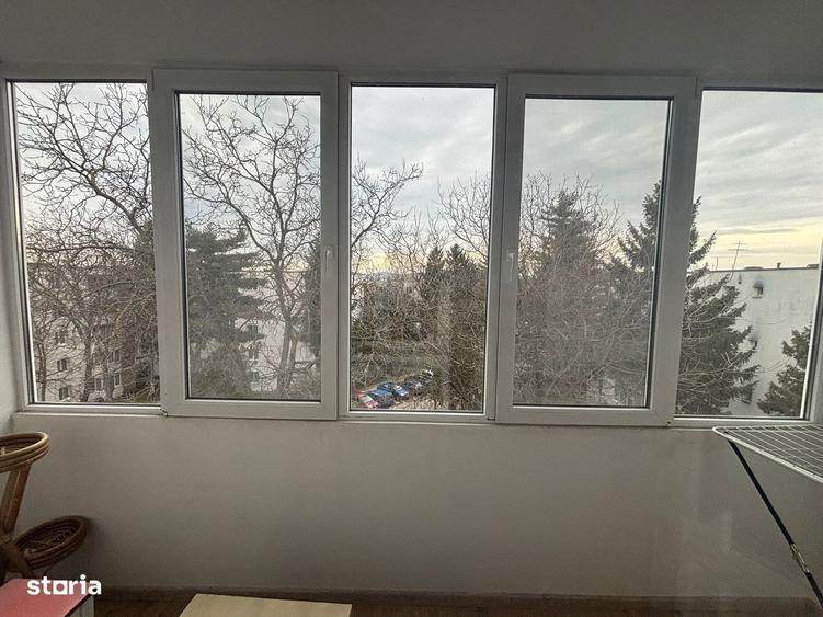 Apartament cu 3 camere semidecomandat în Dâmbu Pietros