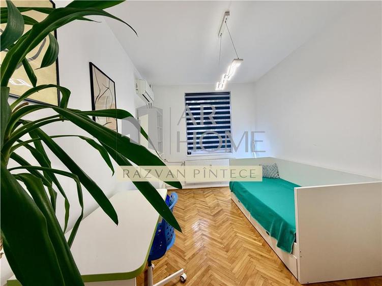 Apartament cu 3 camere decomandat, mobilat în Sud