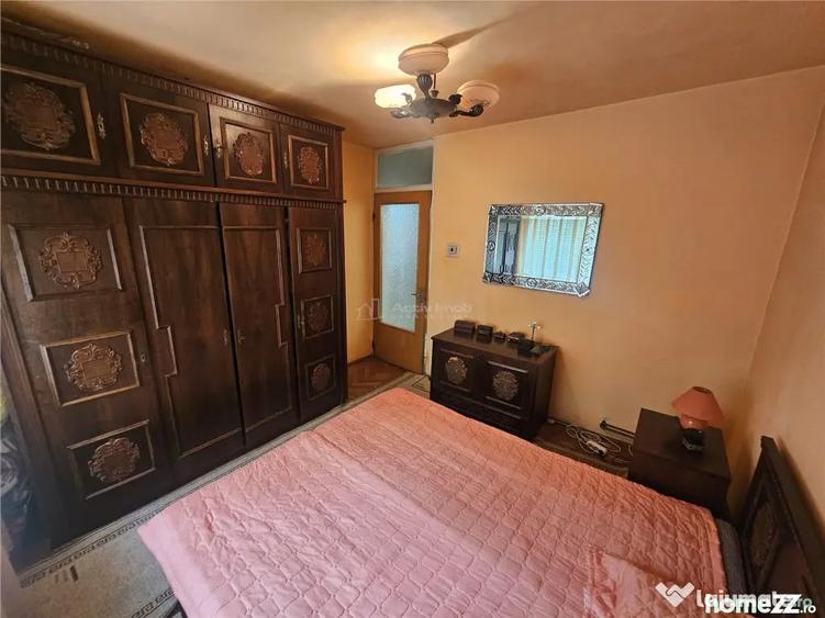 Apartament cu 4 camere decomandat în Central