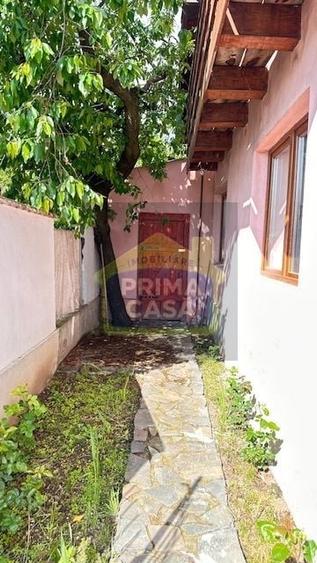 Casă individuală cu 4 camere cu Canalizare în Central