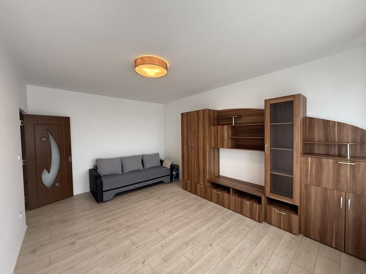 Apartament cu 3 camere decomandat în Vest