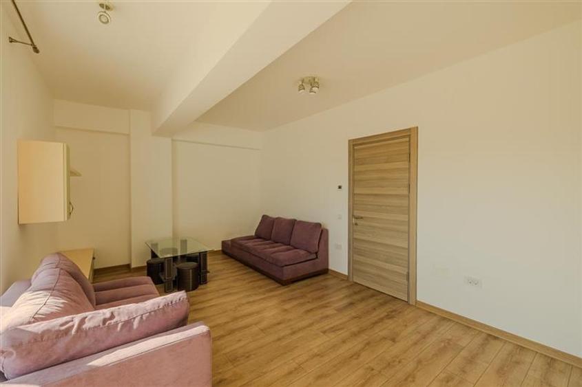 Penthouse cu 2 camere decomandat, mobilat în Tractorul