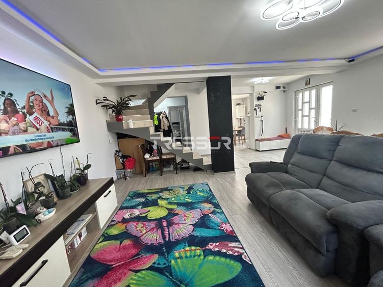 Casă cu 5 camere cu Canalizare în Lumina