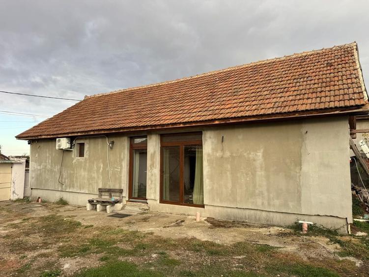 Casă individuală cu 3 camere cu Canalizare în Leș