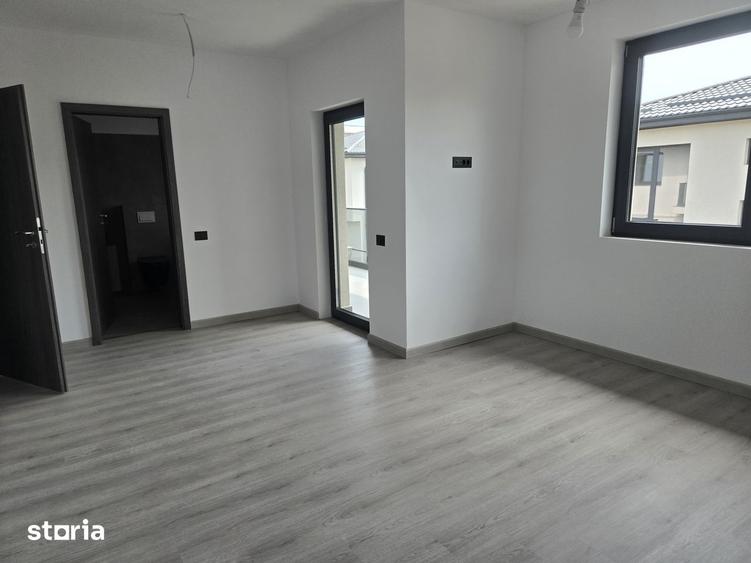 Casă cu 3 camere semidecomandat cu Teren 240 Mp în Central