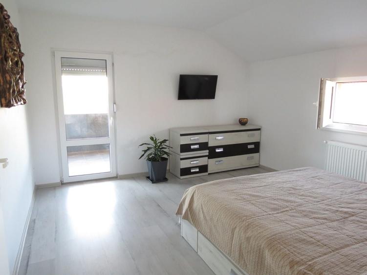 Casă cu 4 camere în Odaia Manolache