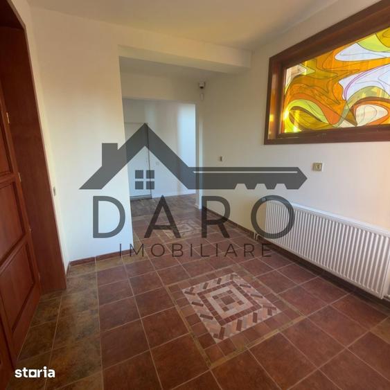 Casă cu 7 camere cu Teren 520 Mp în Platou