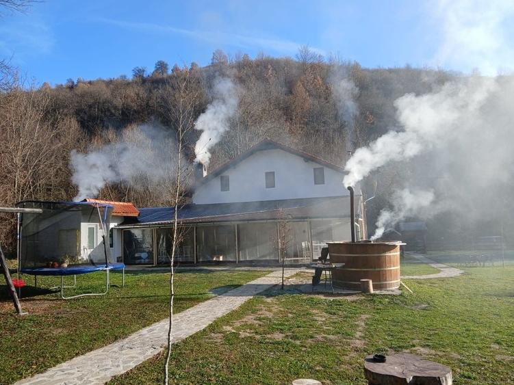 Casă cu 4 camere în Brădet