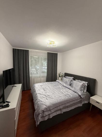 Apartament cu 4 camere decomandat în Central