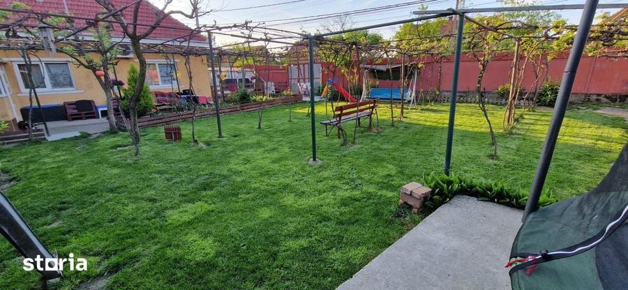 Casă cu 4 camere cu Teren 480 Mp în Central