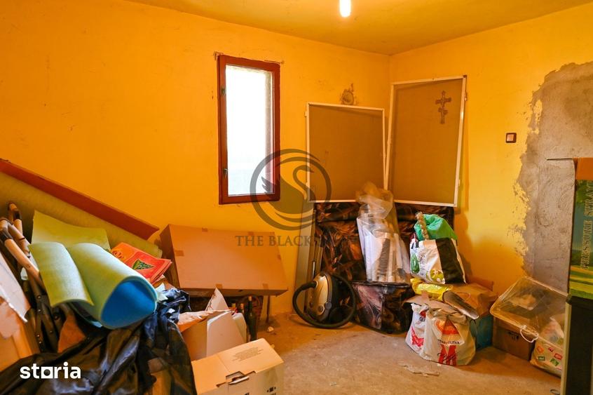Casă cu 7 camere cu Teren 432 Mp în Vest