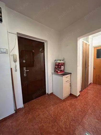 Apartament cu 3 camere semidecomandat în Pantelimon