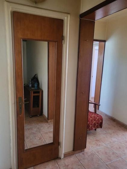 Apartament cu 3 camere decomandat în Drumul Taberei
