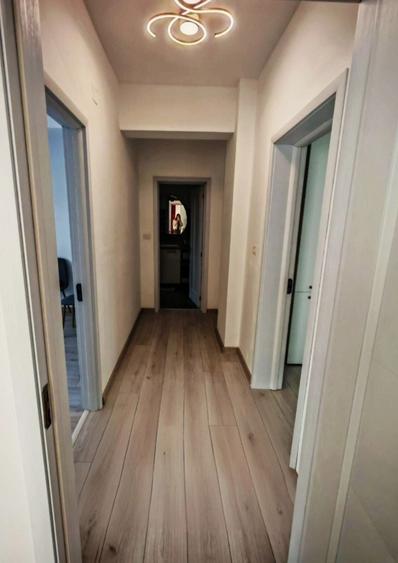 Apartament cu 3 camere decomandat în Exterior Vest