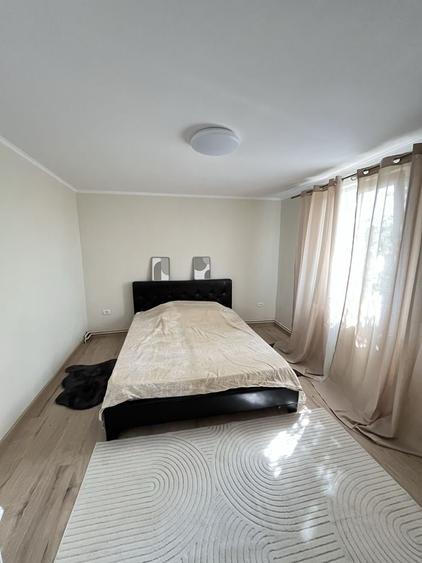 Casă cu 3 camere decomandat în Central