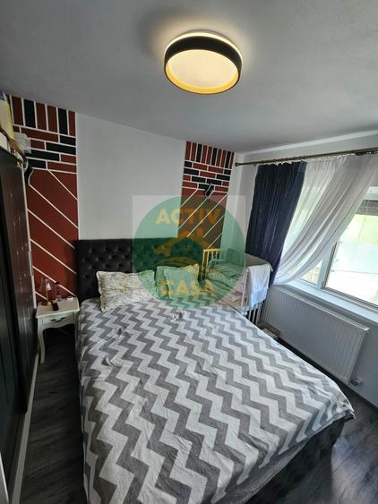Apartament cu 3 camere decomandat în Est