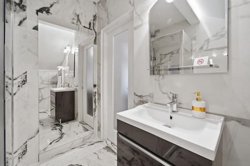 Apartament cu 4 camere decomandat în 6 Vânători