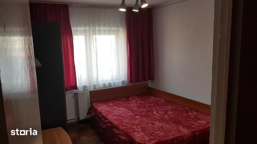 Apartament cu 3 camere decomandat în Sud