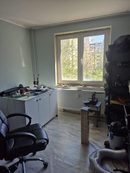 Apartament cu 3 camere semidecomandat în Crângași