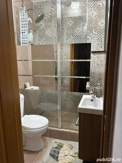 Apartament cu 3 camere decomandat în 1 Decembrie