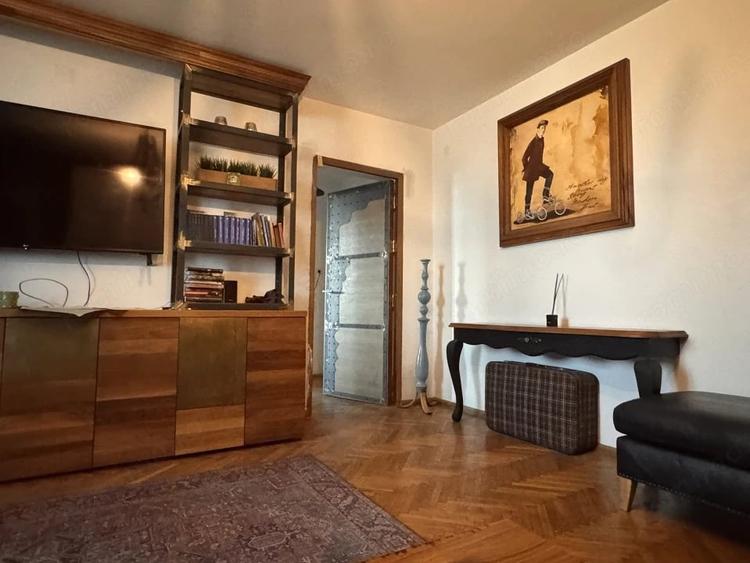 Apartament cu 4 camere decomandat în Titulescu