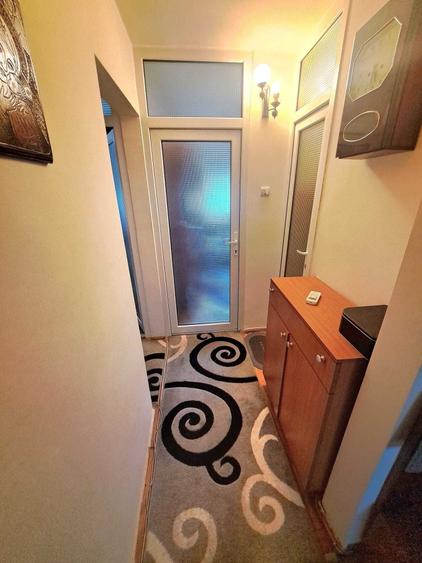 Apartament cu 3 camere decomandat în Intim