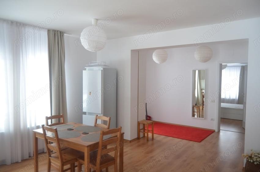 Apartament cu 3 camere decomandat în Poiana Țapului