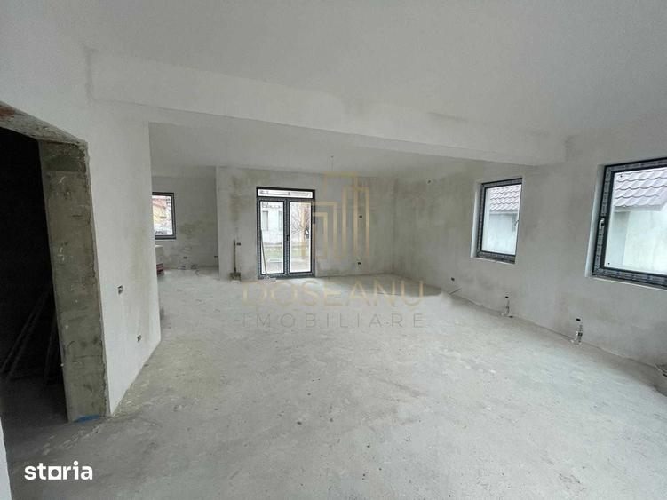 Casă cu 5 camere cu Canalizare în Sânmartin