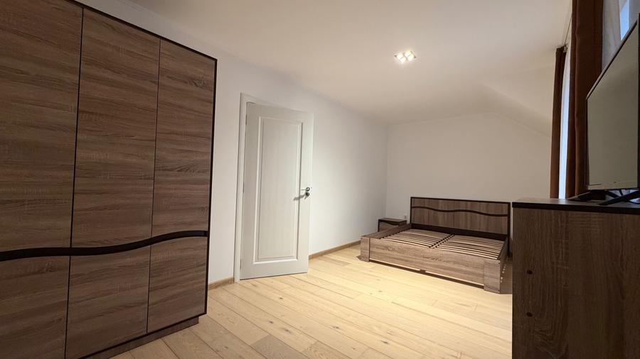Casă cu 3 camere cu Teren 300 Mp în Central