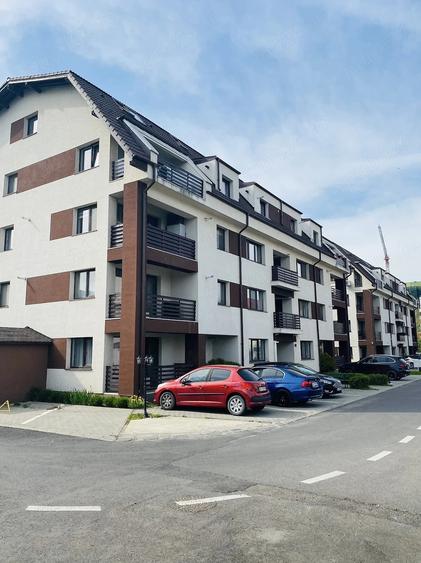 Apartament cu 2 camere decomandat în Tractorul