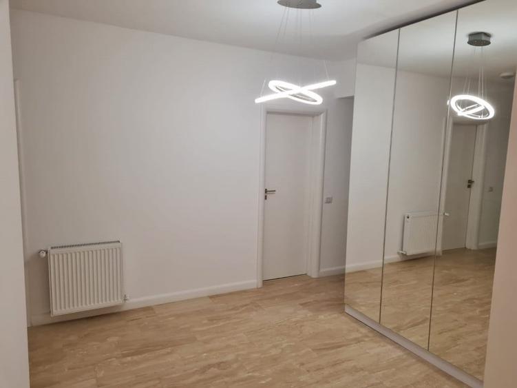 Apartament cu 3 camere decomandat în Tineretului