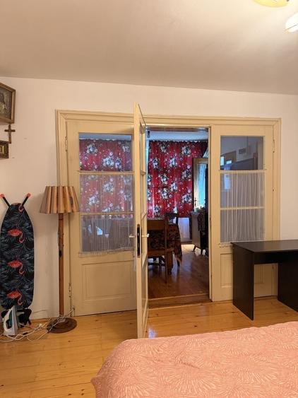 Casă cu 4 camere cu Teren 1200 Mp în Central