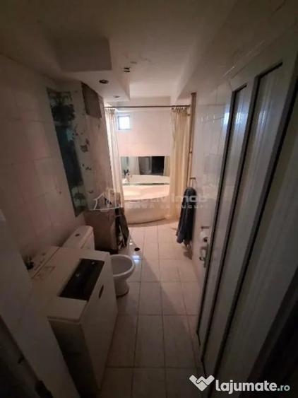 Apartament cu 4 camere decomandat în Ostroveni