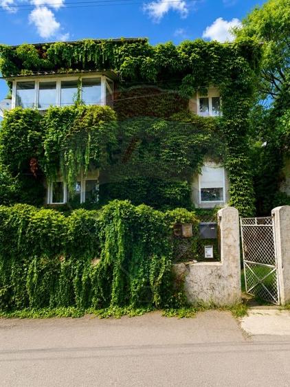 Apartament in casa cu 188mp teren, zona Hotel Ramada, scoala numarul 2 - 1