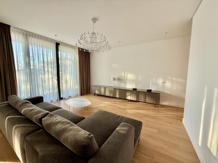 Apartament cu 4 camere în Floreasca