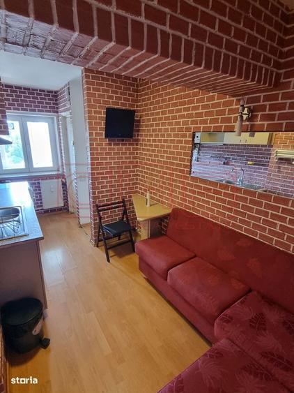 Apartament cu 3 camere decomandat, mobilat în Tei