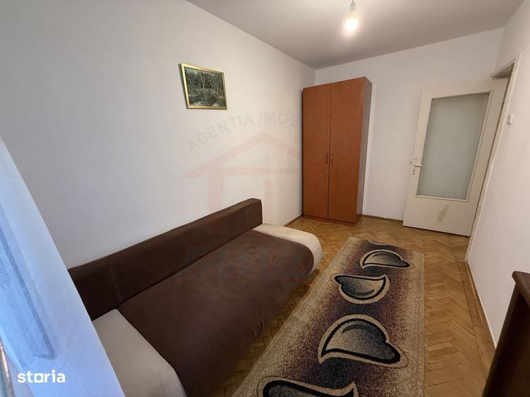 Apartament cu 3 camere semidecomandat în Sârbi
