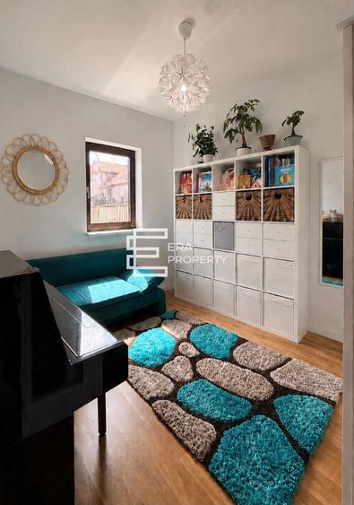 Duplex cu 5 camere cu Canalizare în Cristian