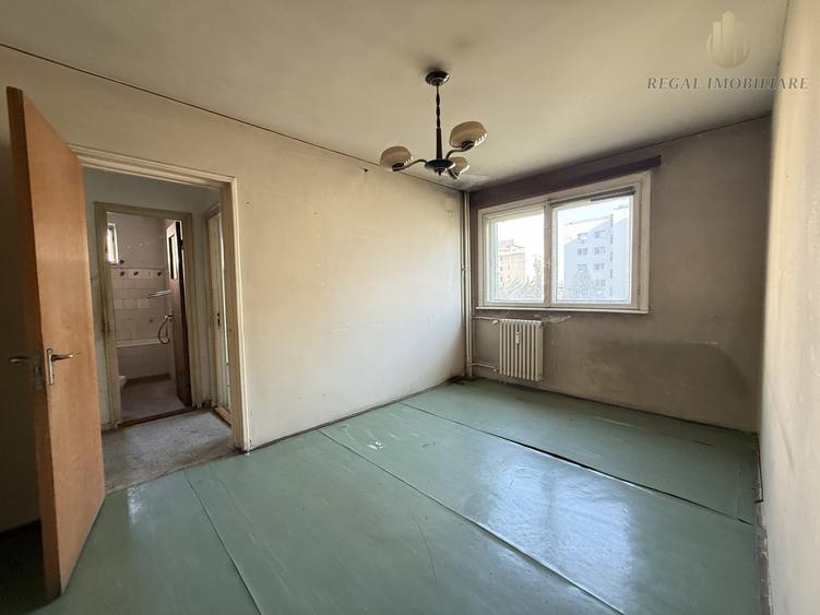 Apartament cu 3 camere decomandat în Drumul Taberei