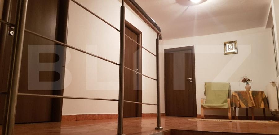 Casă individuală cu 10 camere cu Teren 840 Mp în Moroeni