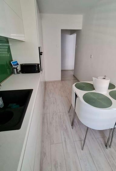 Apartament cu 3 camere decomandat în Griviței