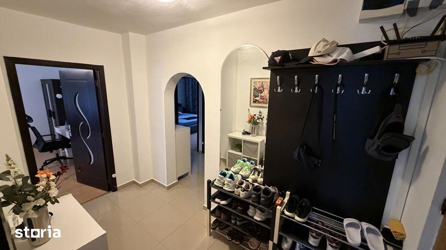 Apartament cu 3 camere decomandat în Vitan