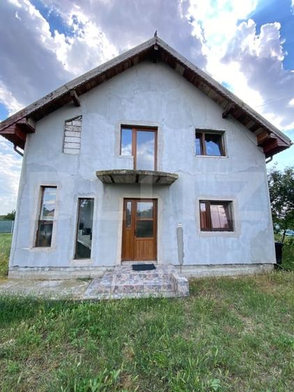 Casă individuală cu 4 camere cu Teren 1275 Mp în Seceani