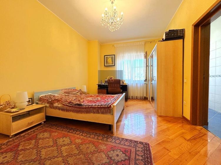 Apartament cu 10 camere decomandat în P-ța Dorobanți