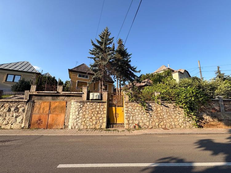 Casă individuală cu 3 camere cu Canalizare în Central