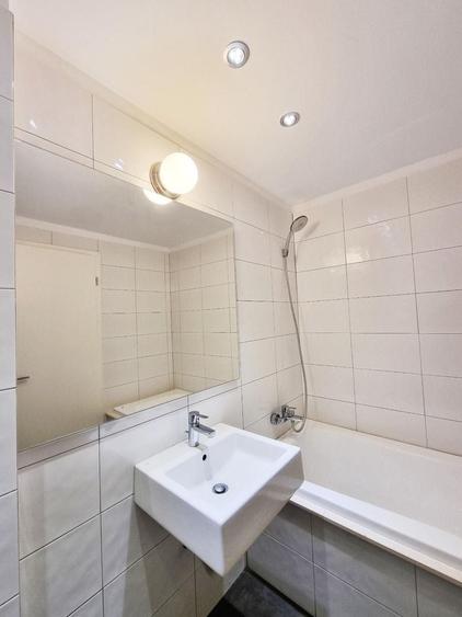 Apartament cu 4 camere semidecomandat în Capitale