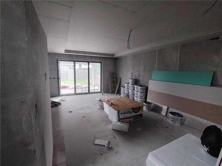 Duplex cu 5 camere cu Canalizare în Moșnița Nouă