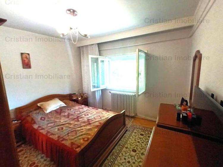 Apartament cu 3 camere decomandat în Barieră