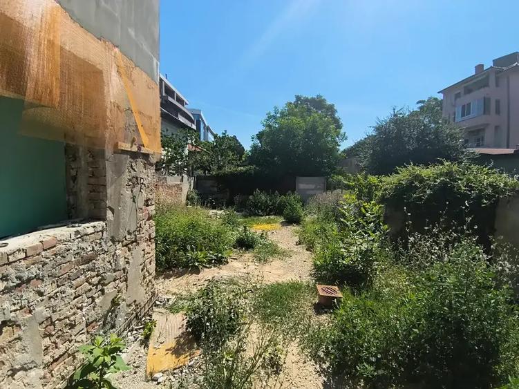 Casă individuală cu 4 camere cu Canalizare în Romană