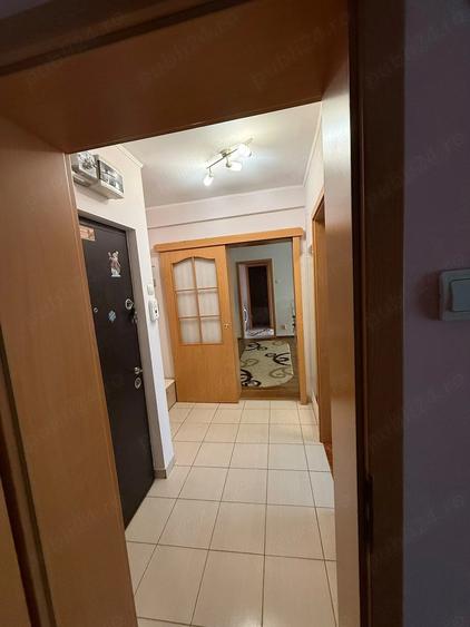Apartament cu 3 camere semidecomandat în Tătărași